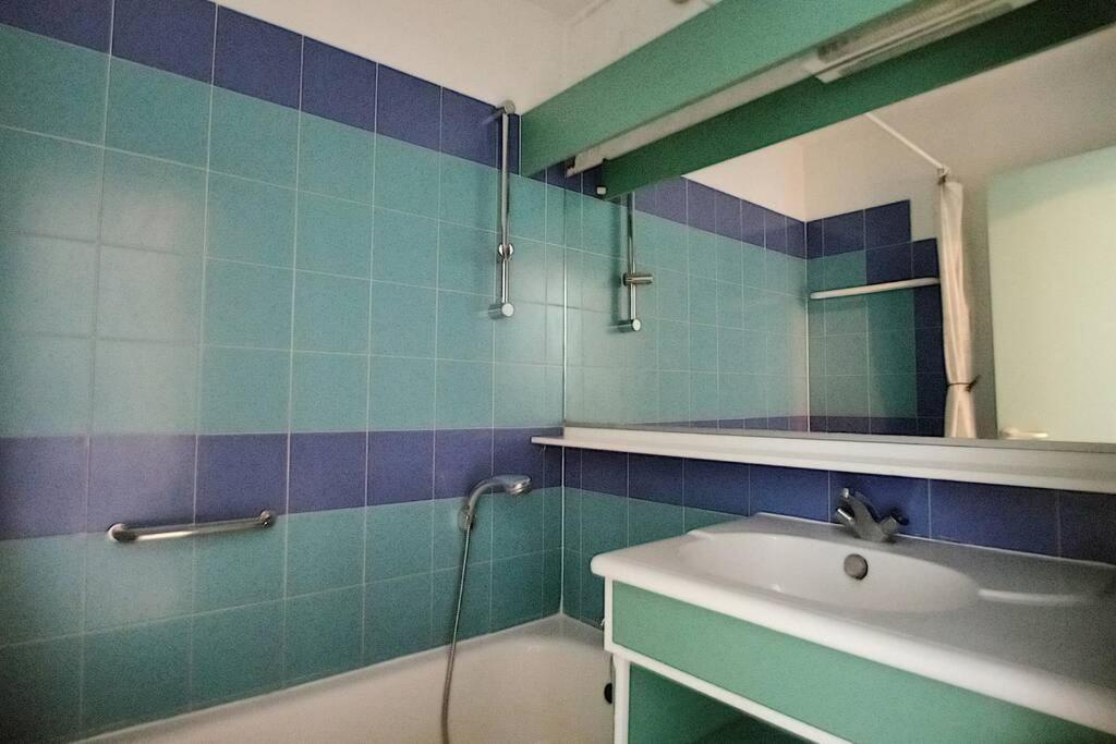 شقة Antibes Les Pins 2 Pieces Vue Mer Piscine Parking المظهر الخارجي الصورة