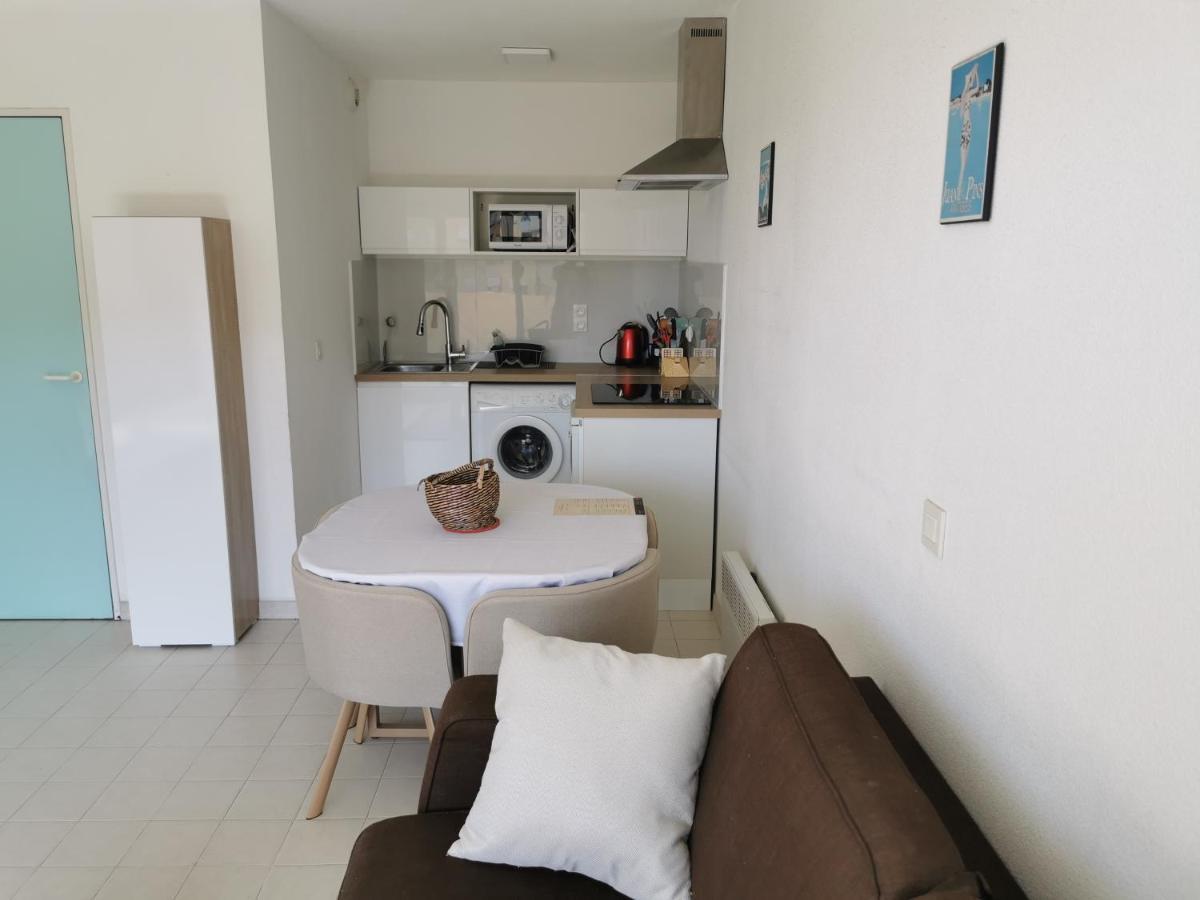 شقة Antibes Les Pins 2 Pieces Vue Mer Piscine Parking المظهر الخارجي الصورة