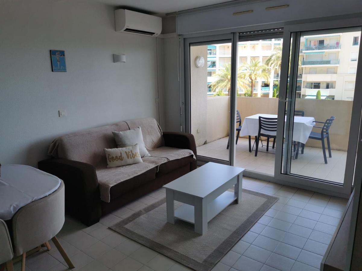 شقة Antibes Les Pins 2 Pieces Vue Mer Piscine Parking المظهر الخارجي الصورة